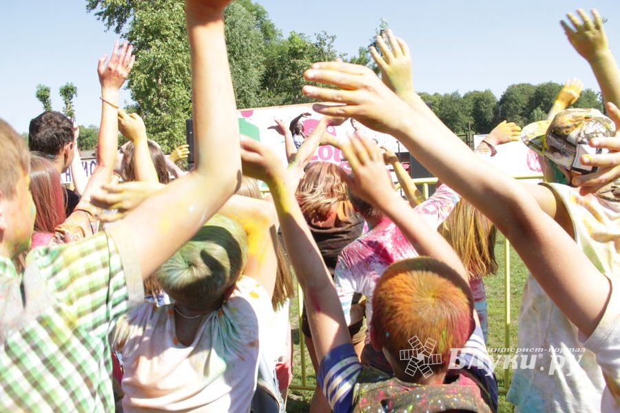 Яркие эмоции «ColorFest» в Великих Луках (ФОТО)