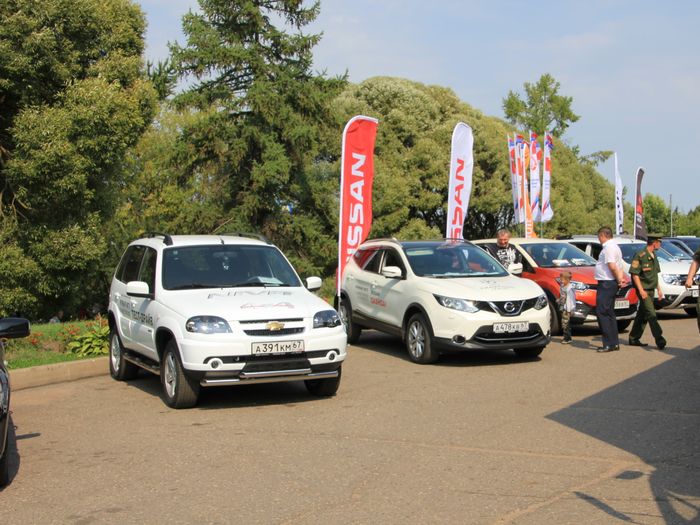 В Великих Луках в День Города прошла «Автовыставка 2018 - ЛЕТО» (ФОТО)