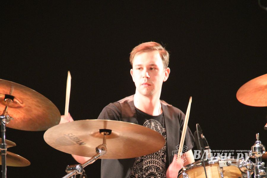 В Великих Луках прошел фестиваль живой музыки «Ставим на аватарках небо» (фото)