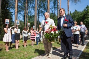 Турчак зажег партизанский костер и спел «Катюшу» вместе с ветеранами (фото)