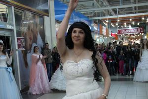 В Великих Луках бегали невесты (ФОТО)