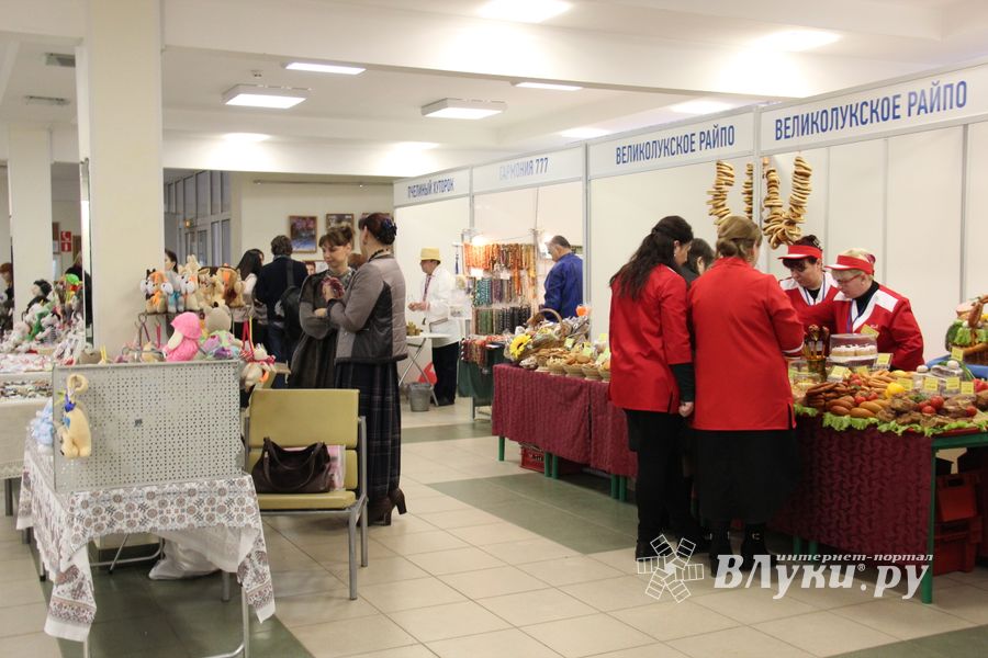 В Великих Луках открылась 8-ая Великолукская универсальная выставка (ФОТО)