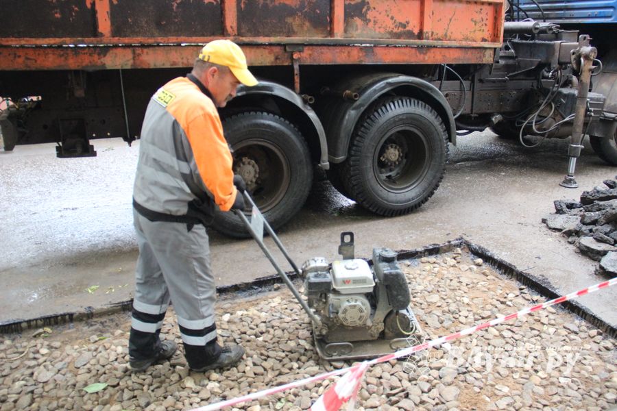 Дорожные работы на улицах Великих Лук (ФОТО)