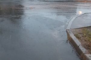 Великолучане жалуются на потопы во дворах (ФОТО)