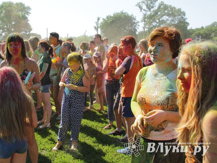 Яркие эмоции «ColorFest» в Великих Луках (ФОТО)