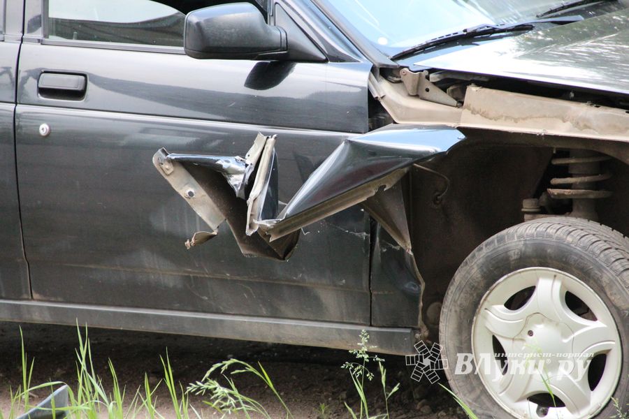 ДТП возле бани «Каменка» в Великих Луках (ФОТО)
