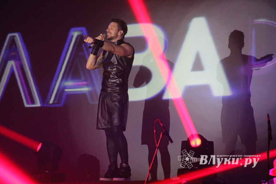 В Великих Луках состоялся концерт Сергея Лазарева