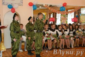 «Последний звонок» в школах Великих Лук