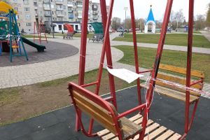 В Великих Луках перекрыли детские площадки (ФОТО)
