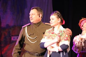 Кони стоят пьяные, хлопцы запряженные — в ГДК Ленина сыграли «Свадьбу в Малиновке» (ФОТО)