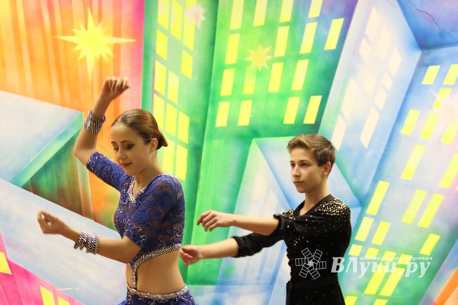 В Великих Луках открылась 8-ая Великолукская универсальная выставка (ФОТО)