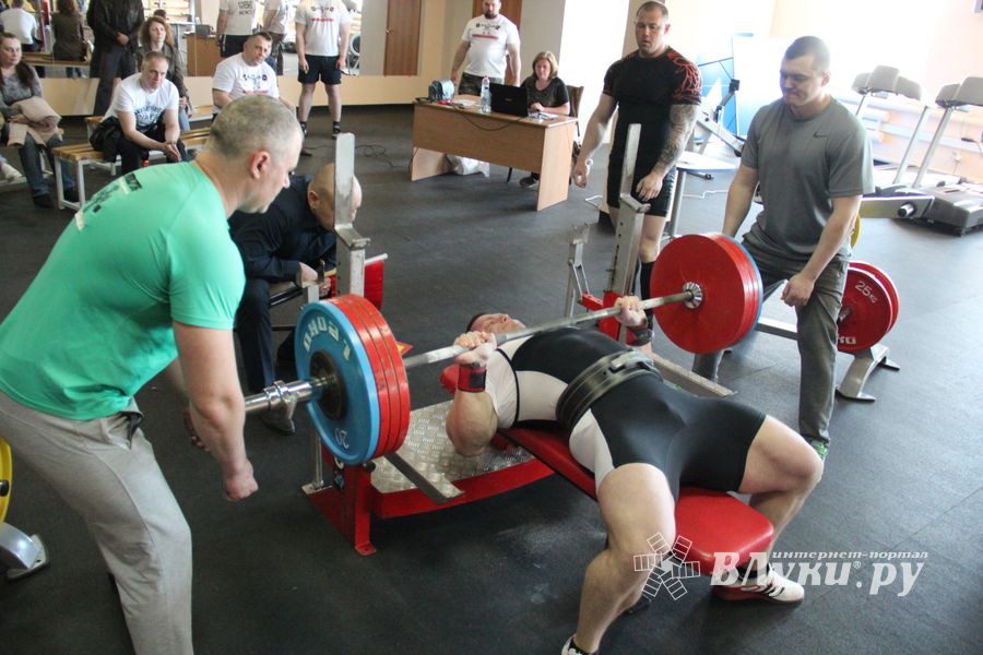В Великих Луках состоялись Чемпионат и Первенство Псковской области по жиму штанги лежа (ФОТО)