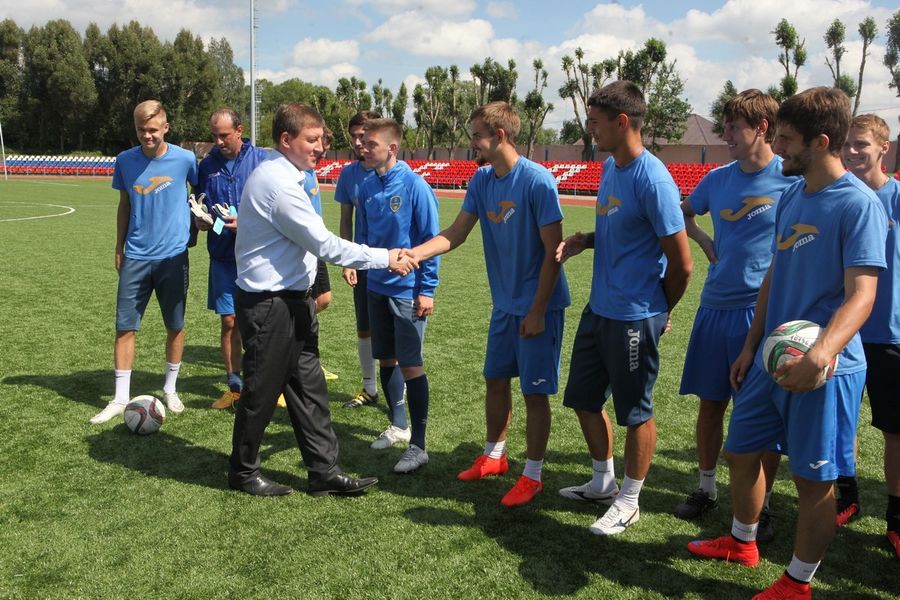 Андрей Турчак побывал на обновленном стадионе «Экспресс» и пообщался с футбольной командой (ФОТО)
