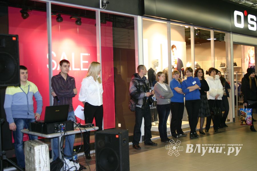 Торговый центр «Апельсин» поздравил прекрасных дам с праздником весны