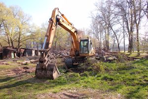 В Великих Луках сносят бараки (ФОТО)