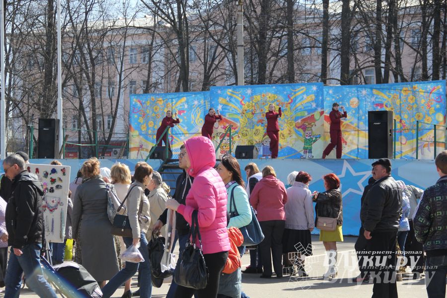 Универсальная торговая ярмарка «Весна-2015» прошла в Великих Луках (фото)