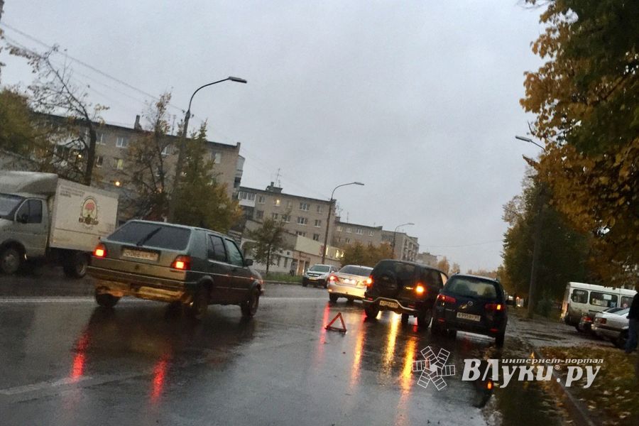 В Великих Луках продолжаются «дорожные притирки» (ФОТО)