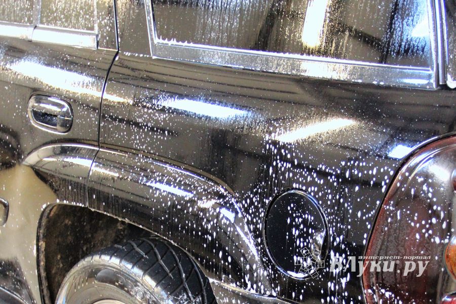 Автомойка в Великих Луках дарит подарки в День автомобилиста (ФОТО)