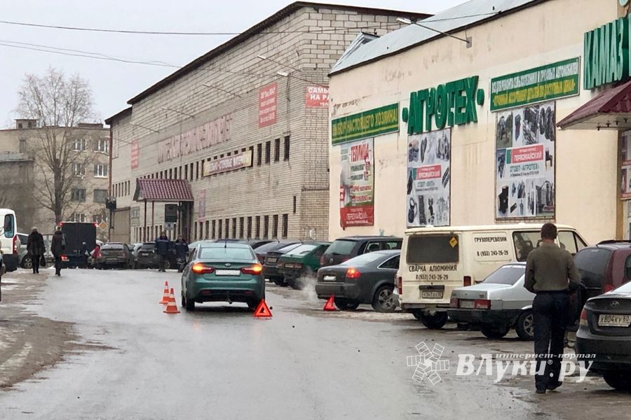ДТП в Подолешинском переулке в Великих Луках (ФОТО)