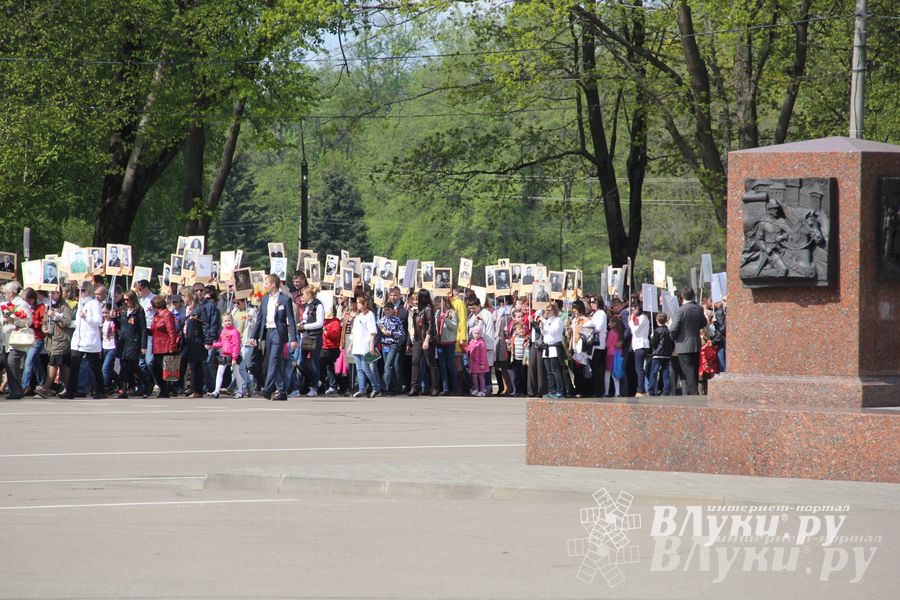 Парад Победы в Великих Луках (фото)