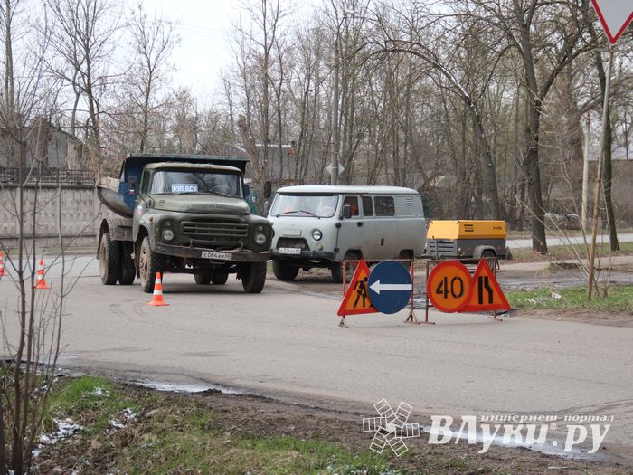 В Великих Луках начался ямочный ремонт улицы Нелидовской (ФОТО)