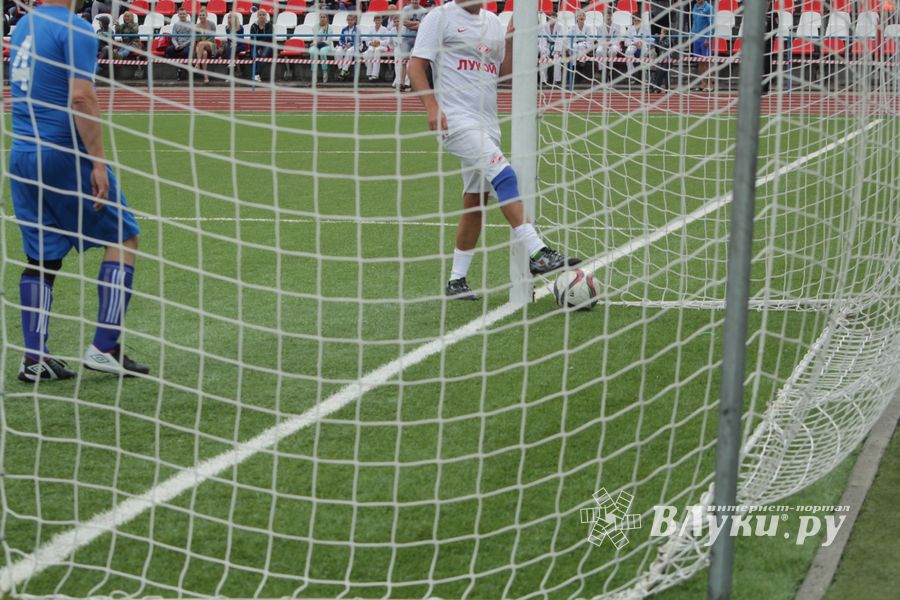 Матч ветеранов ФК «Спартак» и ветеранов великолукского футбола на «Экспрессе» (ФОТО)