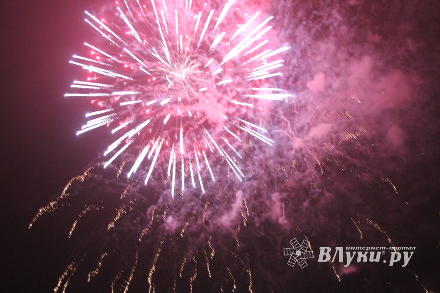 Великие Луки к встрече Нового года готовы (ФОТО)