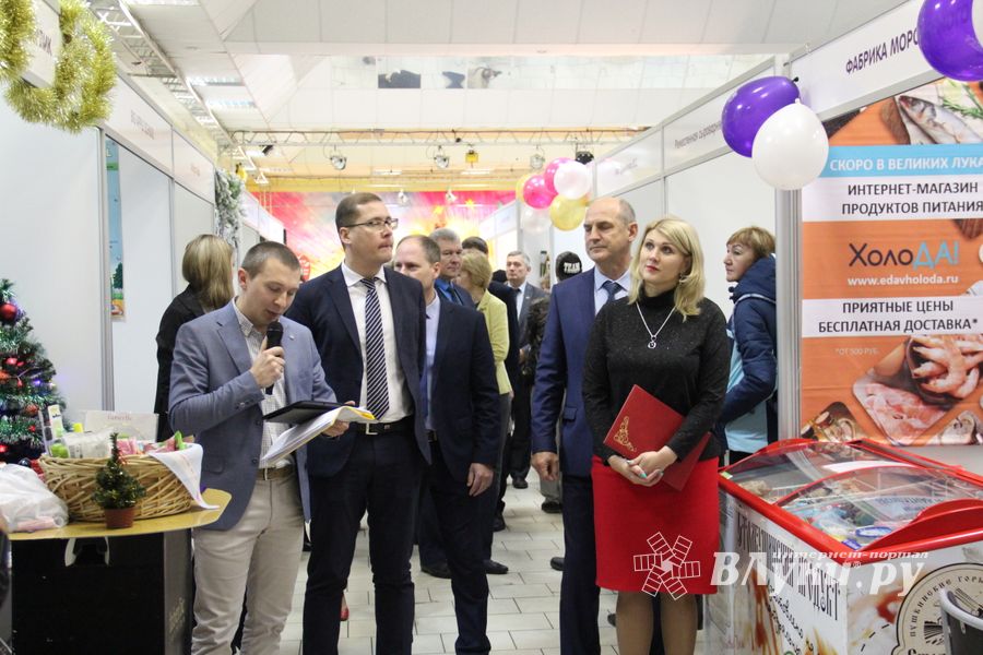 В Великих Луках открылась 10-я универсальная выставка (ФОТО)