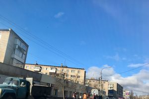 В Великих Луках очищают обочины улиц от снега (ФОТО)