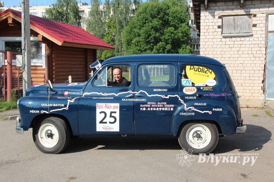Ретро-автомобили побывали в Великих Луках (ФОТО)