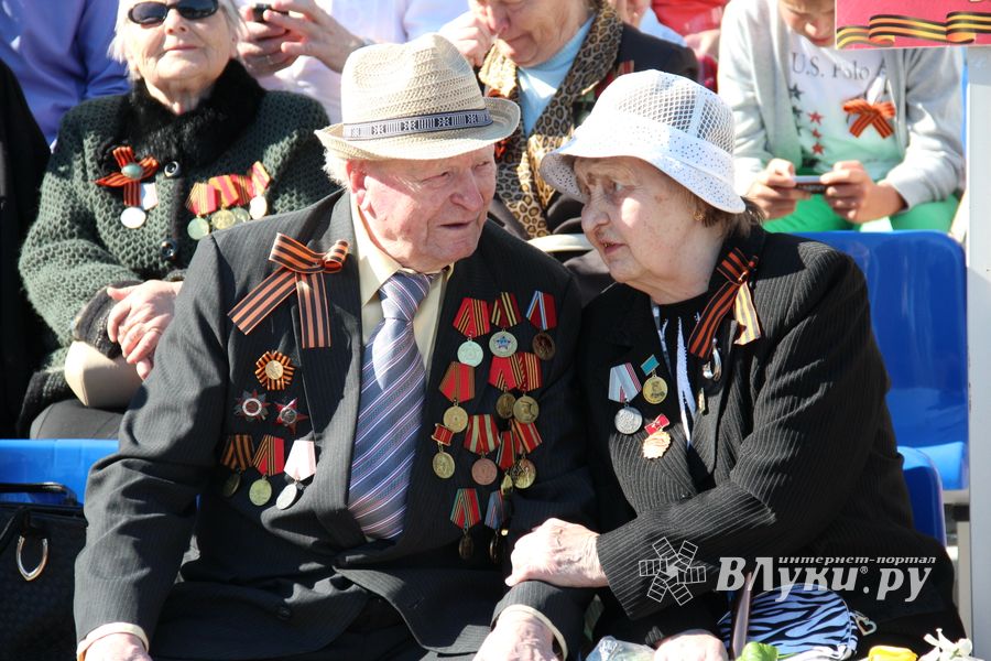 В Великих Луках прошел Парад Победы (ФОТО)