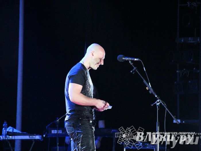 В Великих Луках состоялся концерт Дениса Майданова