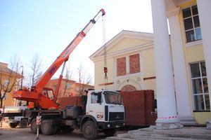В театре не могут быть пластиковые окна... (фото)