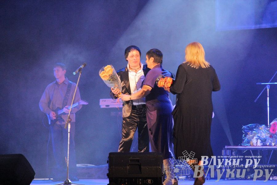 В ДК ЛК состоялся концерт Юрия Михайлова