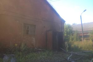 В Великих Луках сгорел склад железнодорожной компании (фото)