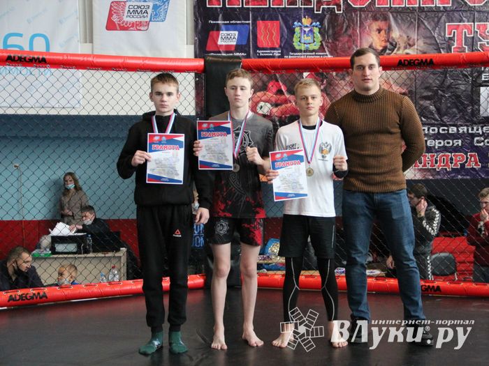 В Великих Луках прошел кубок по смешанному боевому единоборству (ФОТО)