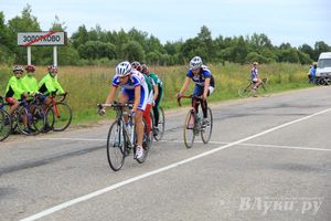 В Великих Луках состоялось награждение победителей Чемпионата России по велоспорту в парной гонке (фото)