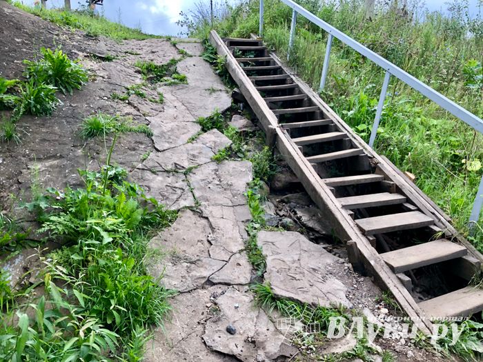 Великолучанка собралась жаловаться Путину на опасный Лазавицкий переезд (ФОТО)