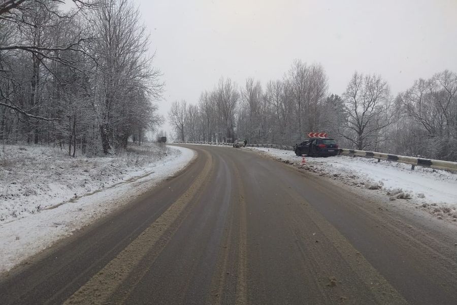 В Великолукском районе фура вылетела на встречу легковушке (ФОТО)