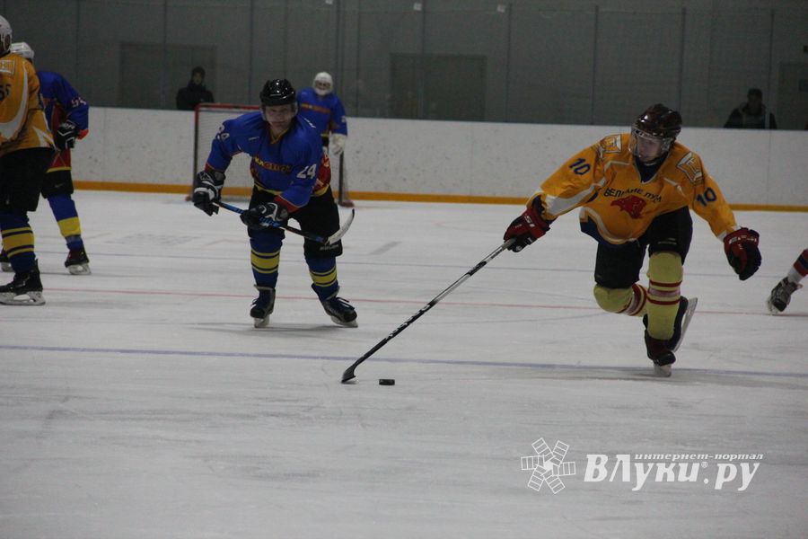 Два зоккейных матча прошли в Великих Луках в рамках Чемпионата города (ФОТО)
