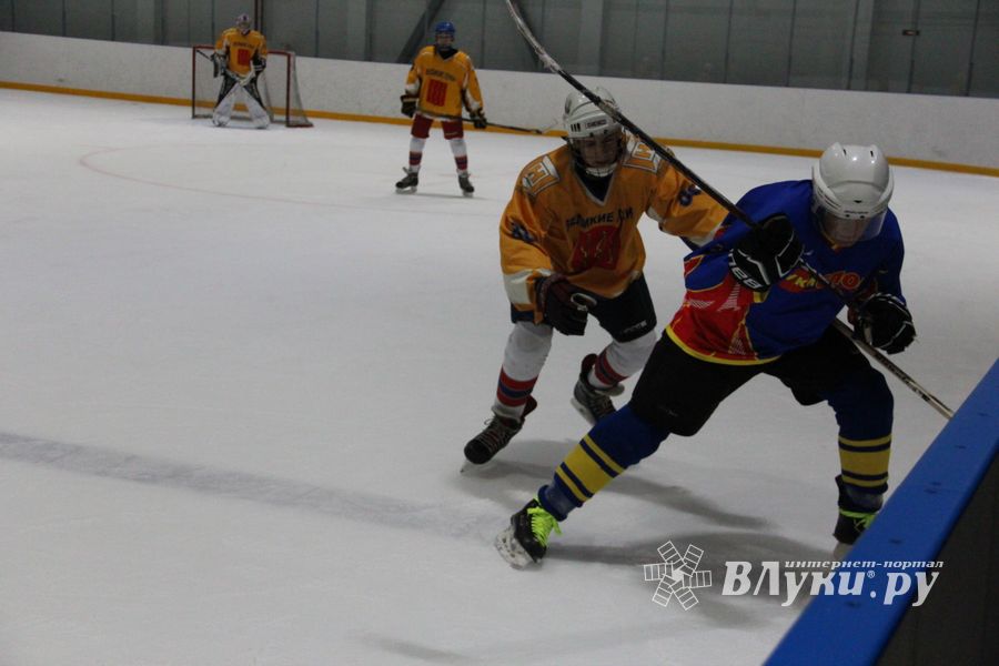 Великолукские хоккейные клубы провели матч в рамках чемпионата города (ФОТО)