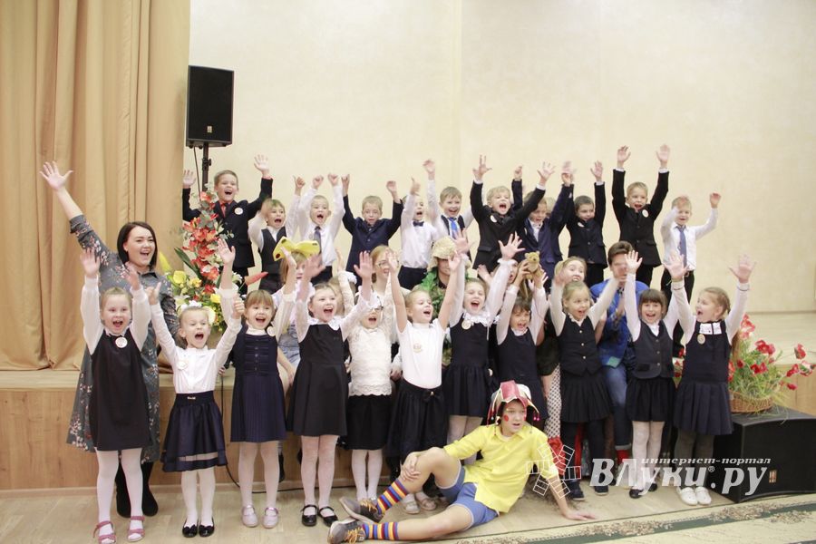 Великолукские первоклассники перевоспитали Бабу-Ягу (ФОТО)