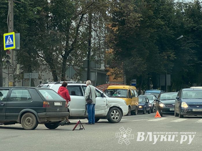 ДТП на перекрёстке Ленина-Некрасова (ФОТО)