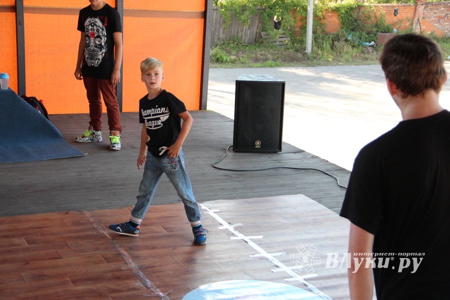 «ORIGINAL BBOYS CYPHERS» в Великих Луках (ФОТО+ВИДЕО)