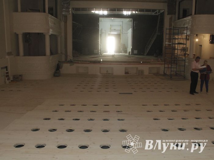 Пресс-тур по великолукскому драмтеатру (ФОТО)