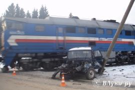 В Псковской области произошло столкновение пассажирского поезда и легкового автомобиля (фото)