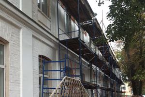 В Великих Луках ремонтируют почту на ул. Некрасова (фото)