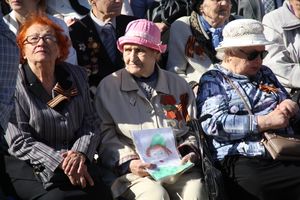 Парад в честь Дня Победы прошел в Великих Луках (ФОТО)