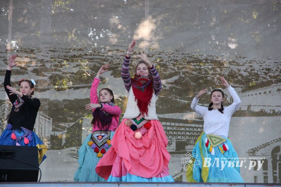 В Великих Луках прошла универсальная осенняя ярмарка (ФОТО)