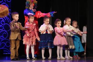 Юные артисты ГДК им. Ленина поздрвили пап с праздником (ФОТО)